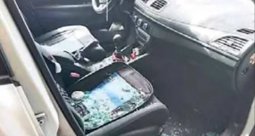 Raid dei ladri nel piazzale dell'Ossario: auto svaligiate