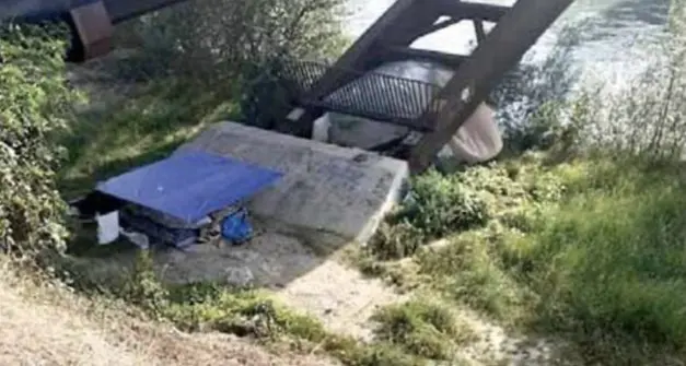 Stranieri senzatetto accampati alle Albere: azione di polizia per lo sgombero