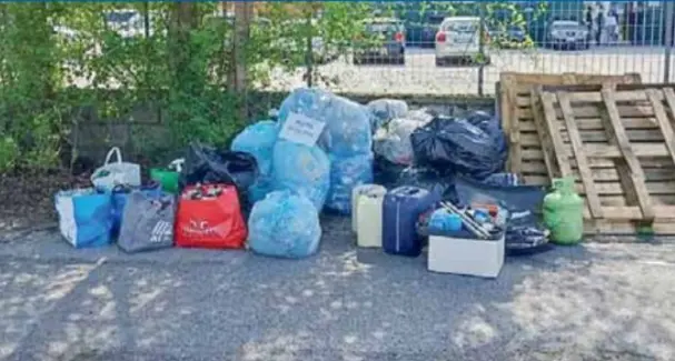 Protesta a Lizzana: «In zona industriale rifiuti abbandonati dai camionisti»