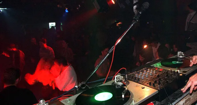 Salorno, giovane ruba attrezzatura musicale: \"Voglio fare il dj ma non ho soldi\"