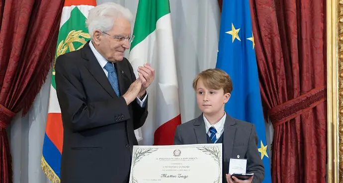 Salvò il padre che ebbe un malore mentre guidava: bolzanino di 8 anni premiato da Mattarella