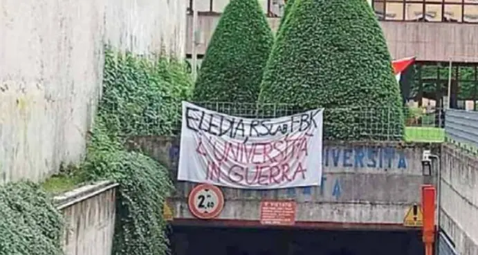 Studenti pro Palestina a Trento: aula occupata a Economia