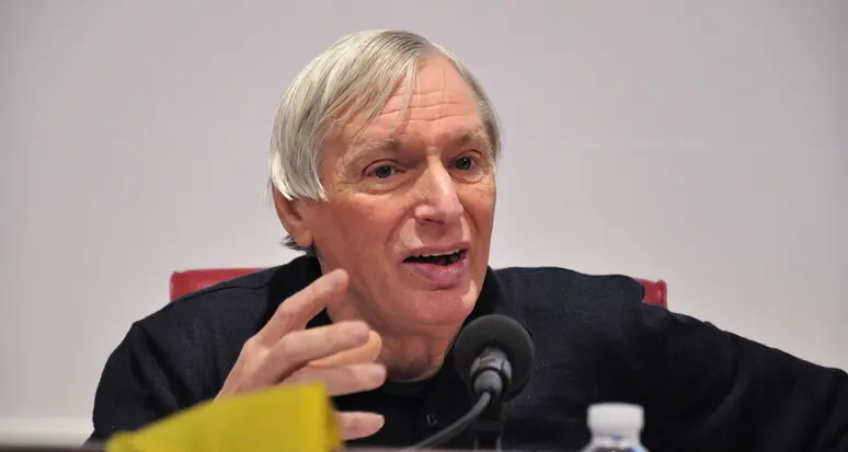 La voce di don Ciotti clonata con l'intelligenza artificiale per truffare i malati
