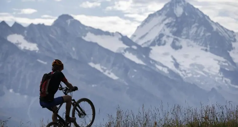 I verdi: \"Elicottero con e-bike in montagna, mix di disturbo ambientale\"