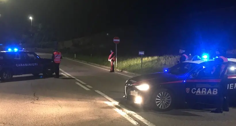 In moto con le targhe false: due persone denunciate dai carabinieri