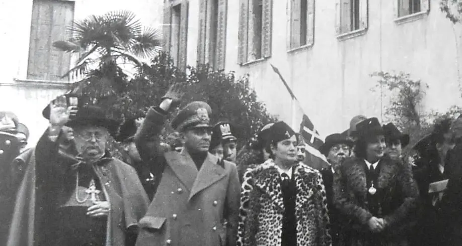 Lo studioso Fabrizio Rasera: il tragico e comico episodio del francobollo dedicato al fascista Foschi