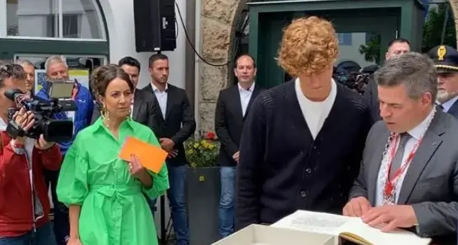 Folla per Jannik Sinner a Sesto Pusteria: \"Se uno è felice di ciò che fa, ha già vinto\"