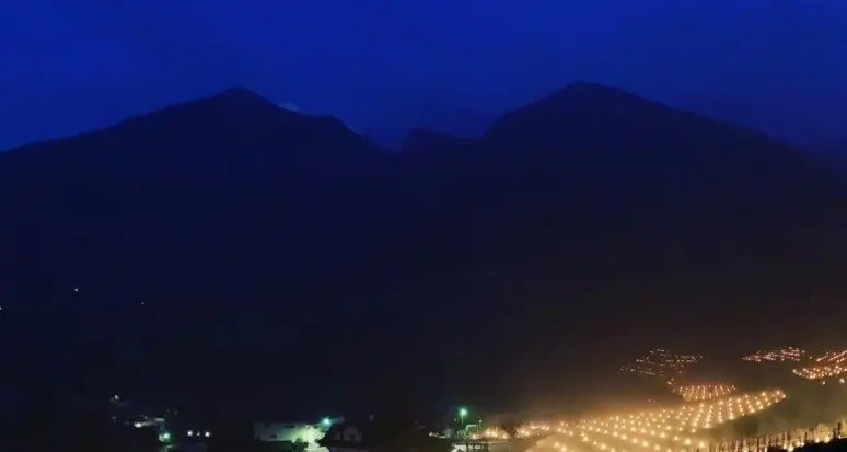 Allarme agricoltura: in Trentino ancora rischio gelate, nei campi tornano i fuochi protettivi