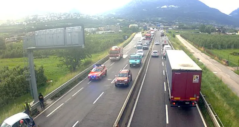 Schianto in tangenziale, traffico rallentato all'altezza di Campotrentino