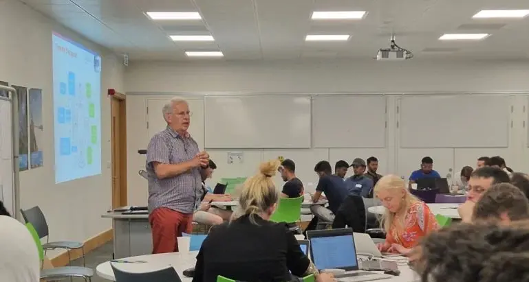 Innovazione sostenibile con l'intelligenza artificiale nel manifatturiero: la Summer School