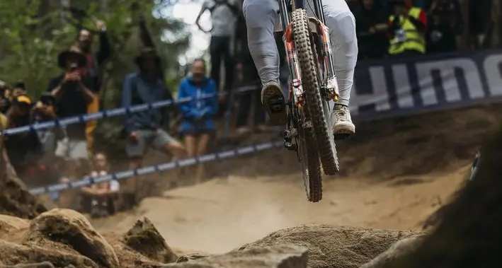 Daolasa, diciannovenne cade durante una prova in mtb: soccorsa con l'elicottero