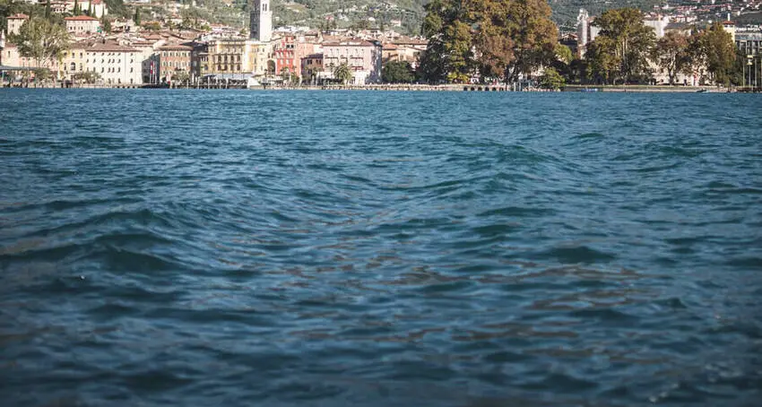 Spiaggia dei Pini, revocato il divieto di balneazione