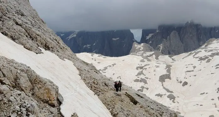 Cinque escursionisti bloccati dalla neve sulle Pale di San Martino: portati in salvo con l'elicottero