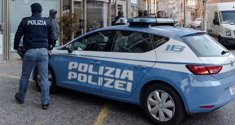 Rapina al supermercato a Bolzano, un cliente si sente male