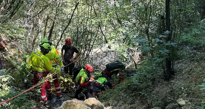 Escursionista scivola sul monte Celva: complesso intervento di soccorso con l'elicottero