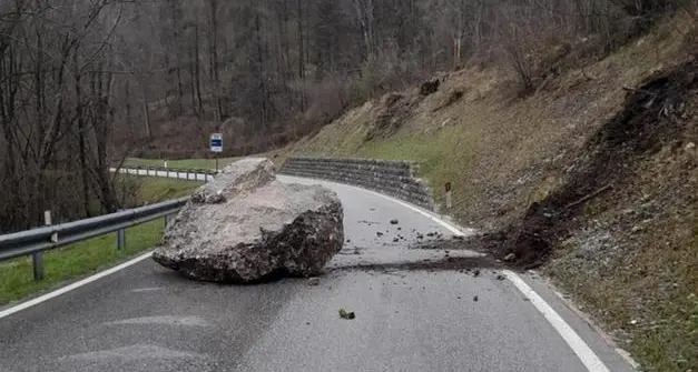 Si prolunga la chiusura per frana della statale tra Folgaria e val d'Astico