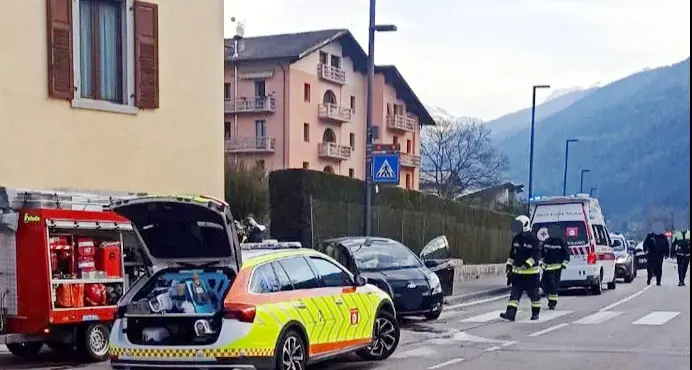 Pelugo, con l'auto contro un muretto: ferita un'anziana