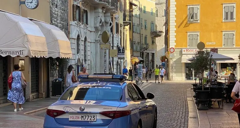 Rovereto, un arresto per la rapina al supermercato: 32enne portato in carcere