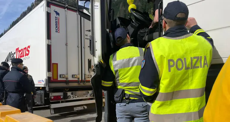 Coldiretti al Brennero: fermati in due giorni oltre cento tir carichi di cibo straniero