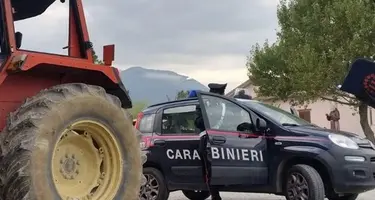 Assicurazione scaduta da tre anni, sequestrato un trattore a Novella
