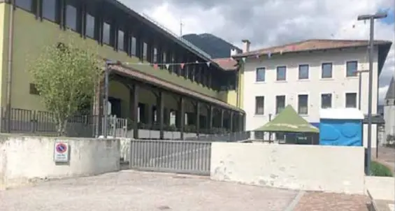 L'aggressione alla sagra di Croviana: ascoltati nuovi testimoni, il 41enne resta gravissimo