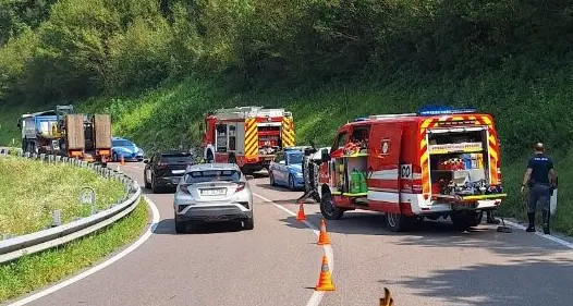 Vettura si ribalta tra Nago e Loppio: ferito il conducente