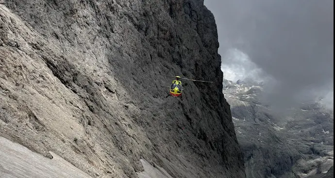 Pale di San Martino, giovane scivola sulla neve e finisce nel ghiaione