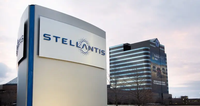 Stellantis alza lo stipendio dei manager, mentre è stop per 2000 lavoratori a Mirafiori