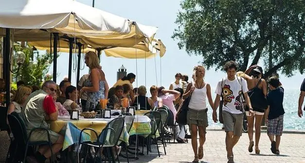 In Trentino 30 mila lavoratori del turismo con salari fermi da sei anni