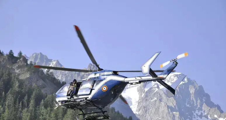 Crolla un seracco sul Monte Bianco: scattati i soccorsi
