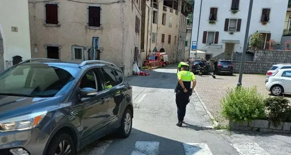 Scontro auto-moto a Cimego: un ragazzo di 15 anni soccorso in codice rosso dall'elicottero
