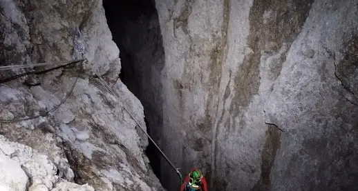 Due alpinisti bloccati nella notte sulla Marmolada: difficile intervento dei soccorritori