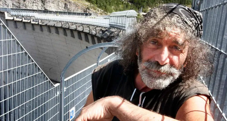 Mauro Corona: “Per sopravvivere bisogna crearsi una corazza\"