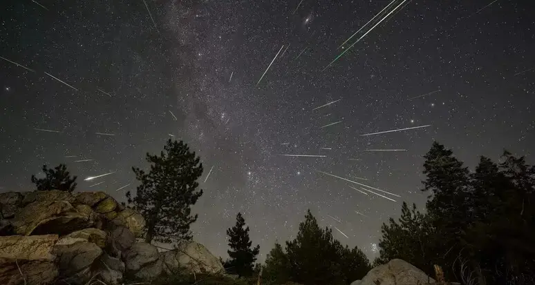 Appuntamento con le Perseidi, le stelle cadenti più attese nei cieli di agosto