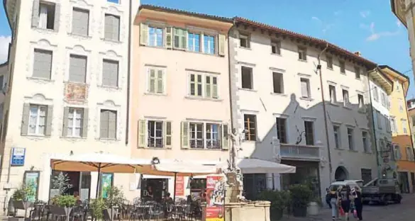 Rovereto, musica in piazza interrotta per un permesso dimenticato (e la telefonata di qualche residente)
