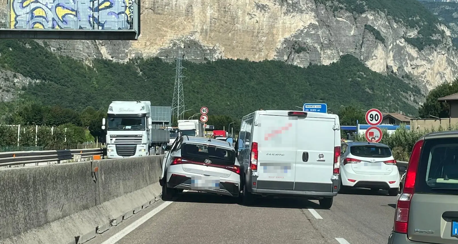 Schianto in tangenziale, rallentamenti e code in direzione nord