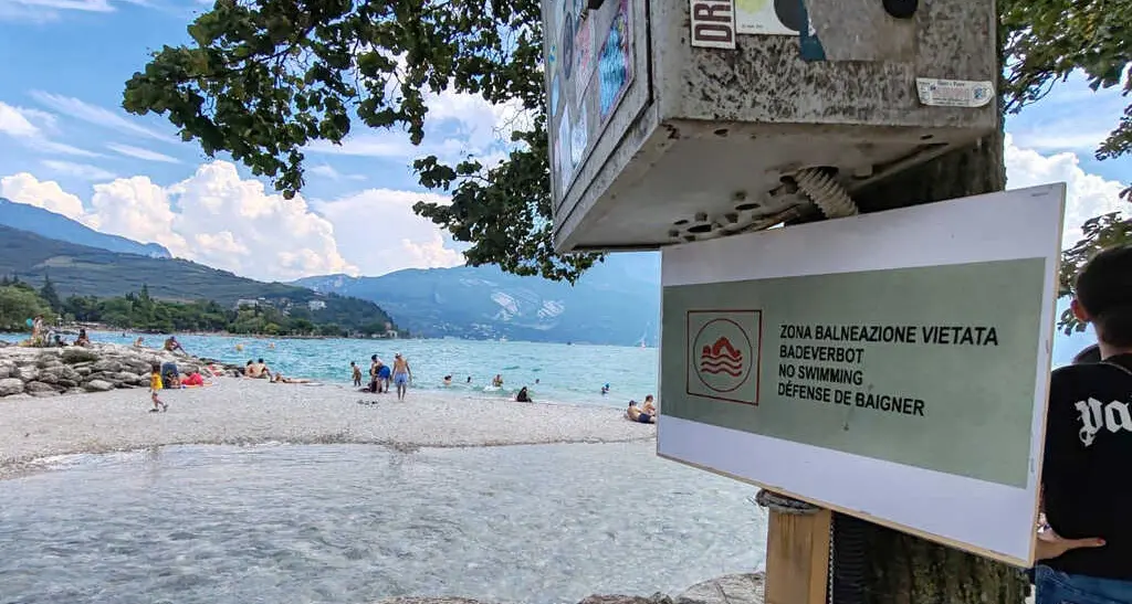 Tre annegati in un mese: transennata l'area vietata a Punta Lido