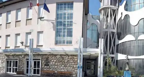 Scuola «non a norma», alunni trasferiti: 5 classi della primaria di Ravina ospitati alle Savio in San Pio X
