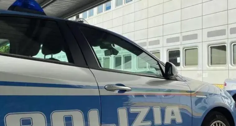 Scappano dall'appartamento di Piedicastello e poi la polizia ci trova un chilo e mezzo di droga