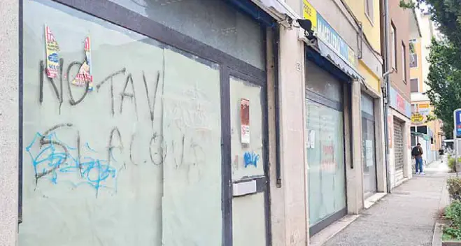 In via Brennero continua la moria di negozi nell'area sud