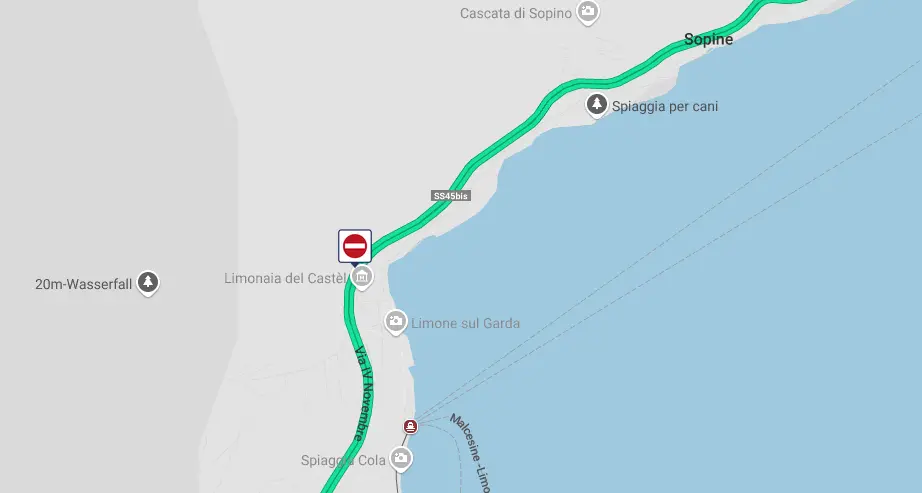Frana vicino a Limone: transito interrotto sulla Gardesana occidentale