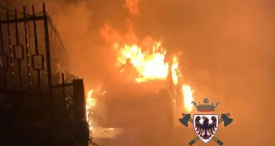 Tuenno, auto distrutta da un incendio nel cuore della notte
