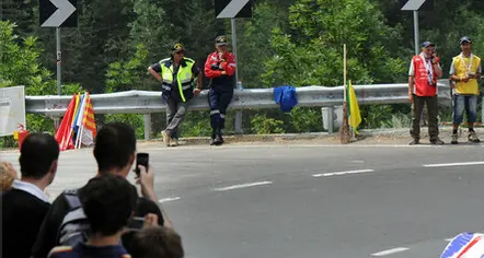 Grave uno spettatore travolto da un'auto durante la cronoscalata Pedavena-Croce d'Aune
