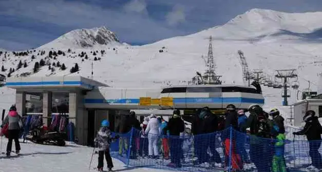 «Folla in quota, stop al potenziamento delle aree sciabili: adeguare le reti idriche di paesi e rifugi»