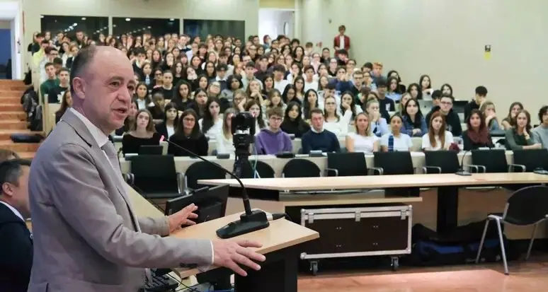 Il rettore Deflorian accoglie le matricole: \"L'Università siete voi e questo è il vostro luogo di libertà\"