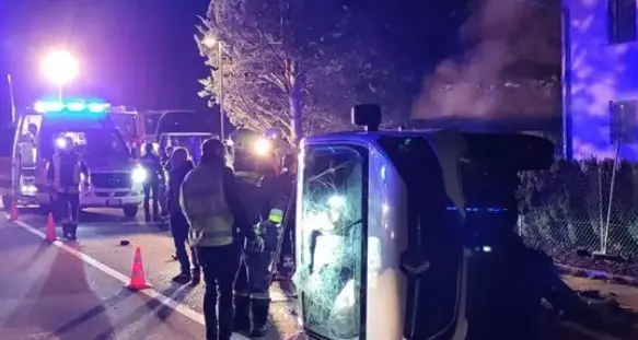 Paura in val Pusteria: si ribalta un pullmino, otto feriti