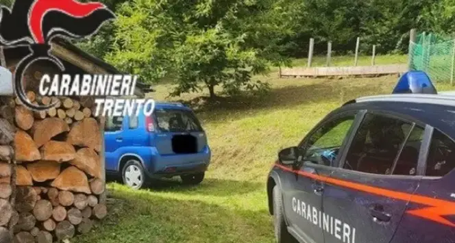 Auto parcheggiata con le chiavi dentro, un ragazzo passa e la ruba: scoperto dai carabinieri