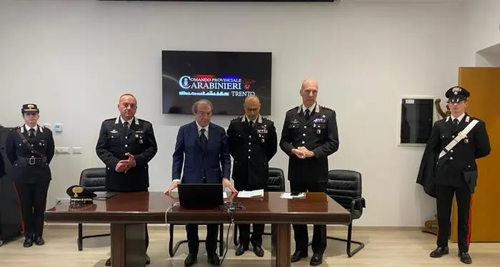 L'operazione dei carabinieri: nelle conversazioni fra i due indagati si parlava anche di sequestro di persona