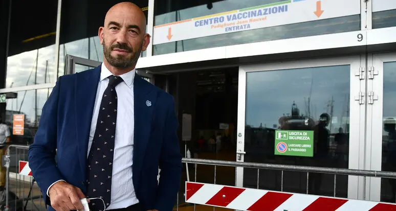 Stalking no vax contro il professor Bassetti: imputato domiciliato a Trento chiede il patteggiamento