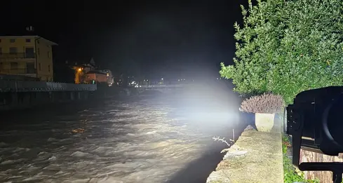 Arco, monitorata a vista dai vigili del fuoco la piena del Sarca
